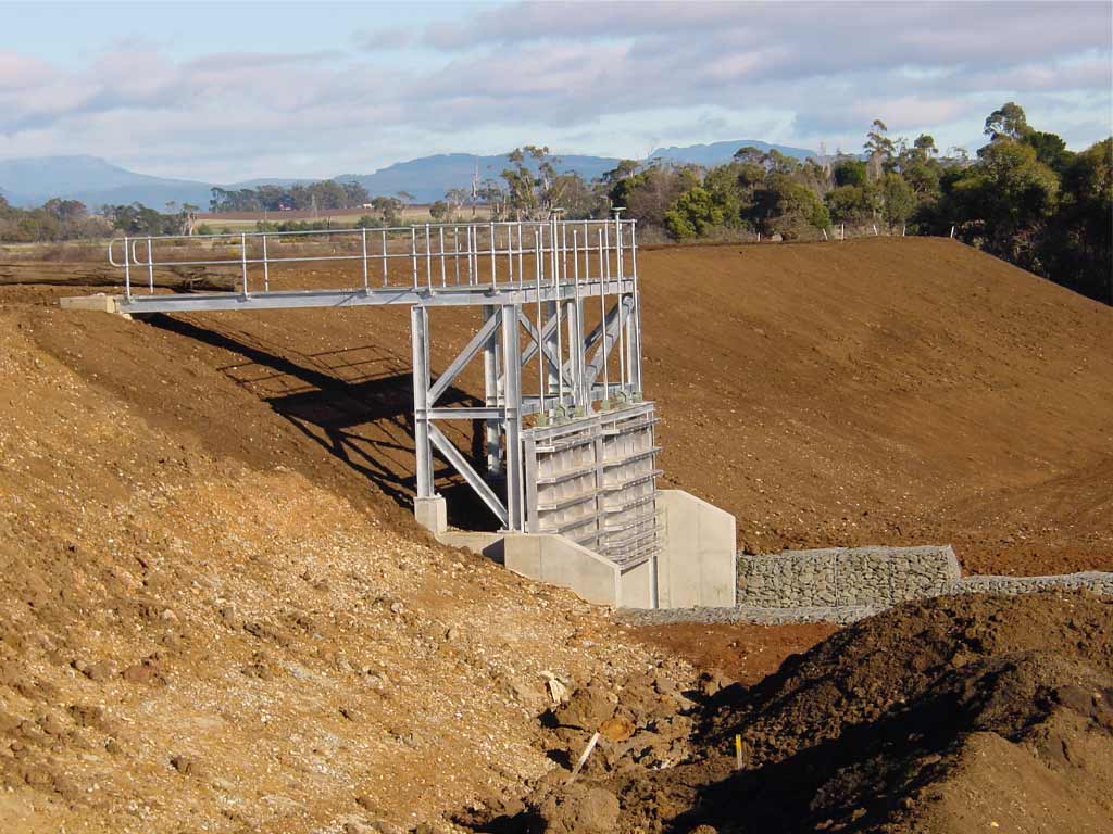 longford_levee_flood_gates