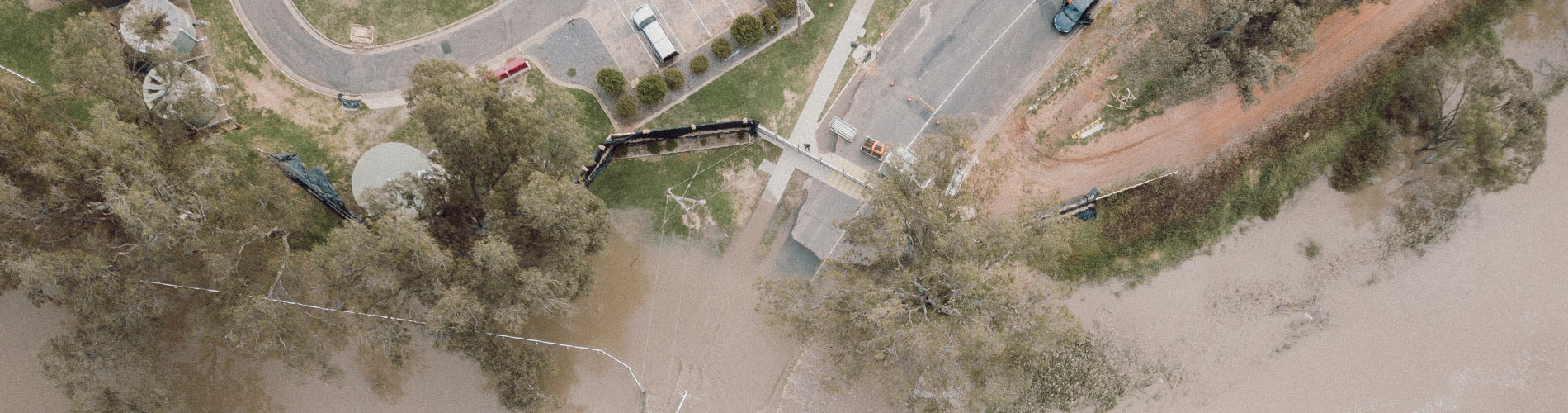 road-crossing-flood-barrier-floodfree